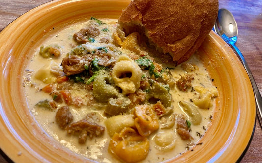 Brokkoli-Cremesuppe mit Tortellini